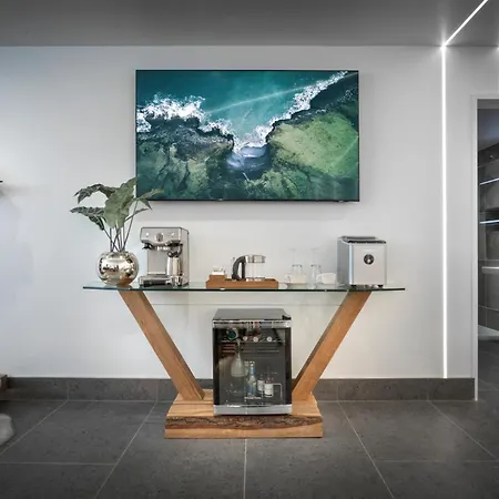 Ξενοδοχείο Aphrodites Group - Luxury Hot Tub In District! 5*