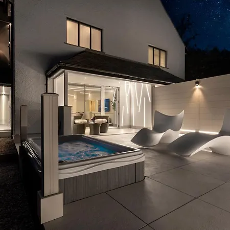 Hotel Aphrodites Group - Luxury Hot Tub In District!