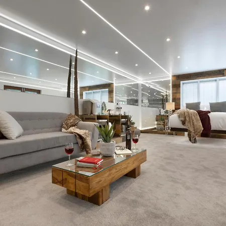 Aphrodites Group - Luxury Hot Tub In District! Ξενοδοχείο