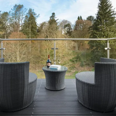 Aphrodites Group - Luxury Hot Tub In District!