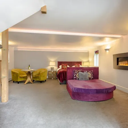 Aphrodites Group - Luxury Hot Tub In District! Bowness-on-Windermere