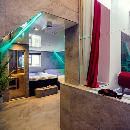 Aphrodites Group - Luxury Hot Tub In District! 5* Bowness-on-Windermere