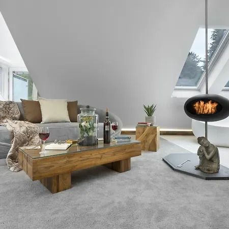 Aphrodites Group - Luxury Hot Tub In District!