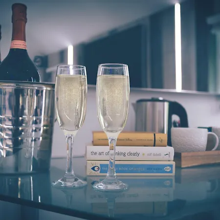 Ξενοδοχείο Aphrodites Group - Luxury Hot Tub In District! 5*