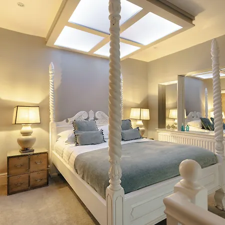 Ξενοδοχείο Aphrodites Group - Luxury Hot Tub In District! 5*