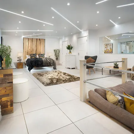 Ξενοδοχείο Aphrodites Group - Luxury Hot Tub In District! Bowness-on-Windermere