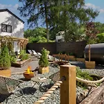 Aphrodites Group - Luxury Hot Tub In District! 5*