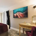 Aphrodites Group - Luxury Hot Tub In District! Hotel Bowness-on-Windermere