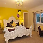 Aphrodites Group - Luxury Hot Tub In District! Hotel