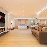 Aphrodites Group - Luxury Hot Tub In District! Hotel Bowness-on-Windermere