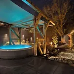 Hotel Aphrodites Group - Luxury Hot Tub In District! Bowness-on-Windermere