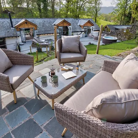 Aphrodites Group - Luxury Hot Tub In District! Hotel Bowness-on-Windermere
