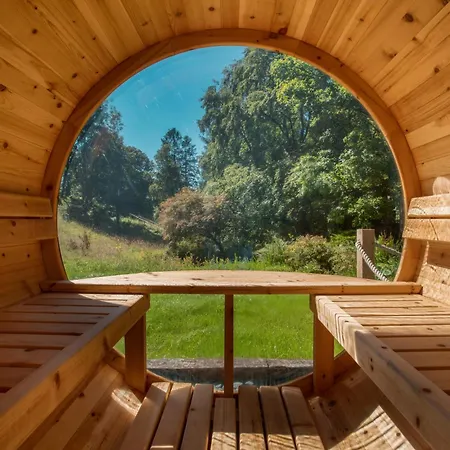 Aphrodites Group - Luxury Hot Tub In District! Hotel Bowness-on-Windermere
