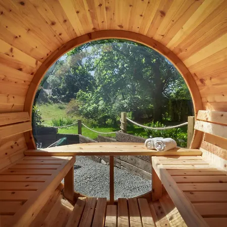 Hotel Aphrodites Group - Luxury Hot Tub In District! Bowness-on-Windermere