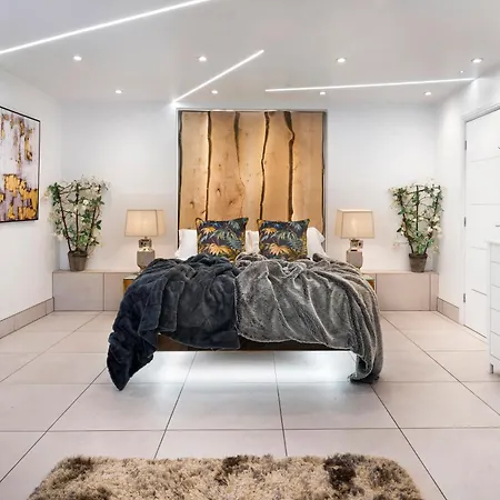 酒店 Aphrodites Group - Luxury Hot Tub In District! 鲍内斯温德米尔