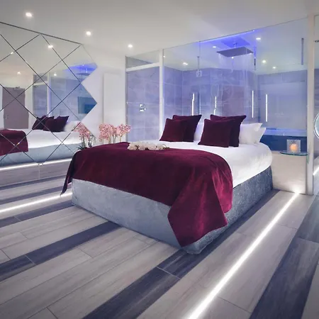 Aphrodites Group - Luxury Hot Tub In District! Hotel