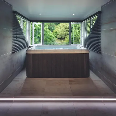 酒店 Aphrodites Group - Luxury Hot Tub In District!