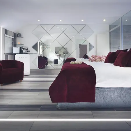 Hotel Aphrodites Group - Luxury Hot Tub In District! Bowness-on-Windermere