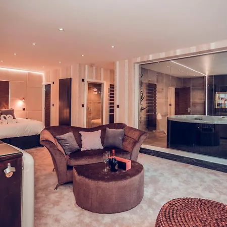 Aphrodites Group - Luxury Hot Tub In District! 鲍内斯温德米尔