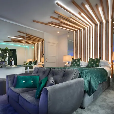 Aphrodites Group - Luxury Hot Tub In District! 鲍内斯温德米尔
