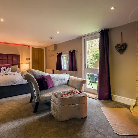 Aphrodites Group - Luxury Hot Tub In District! Hotel 5*