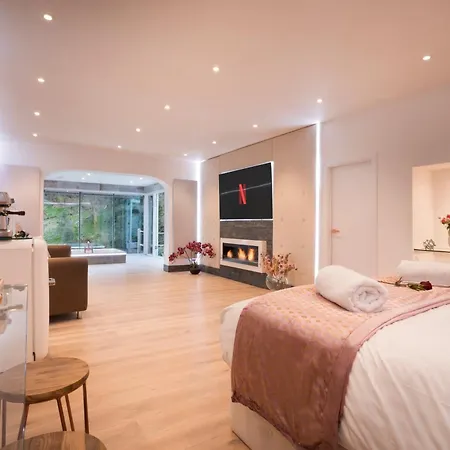 Aphrodites Group - Luxury Hot Tub In District! Bowness-on-Windermere