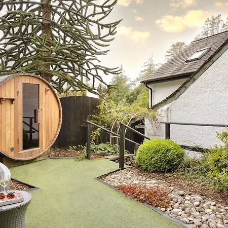 Hotel Aphrodites Group - Luxury Hot Tub In District! Bowness-on-Windermere