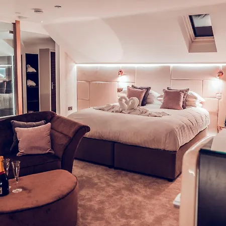 Hotel Aphrodites Group - Luxury Hot Tub In District! Bowness-on-Windermere