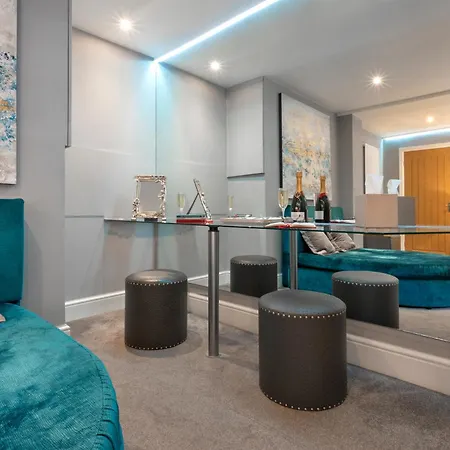 Aphrodites Group - Luxury Hot Tub In District! Hotell Bowness-on-Windermere