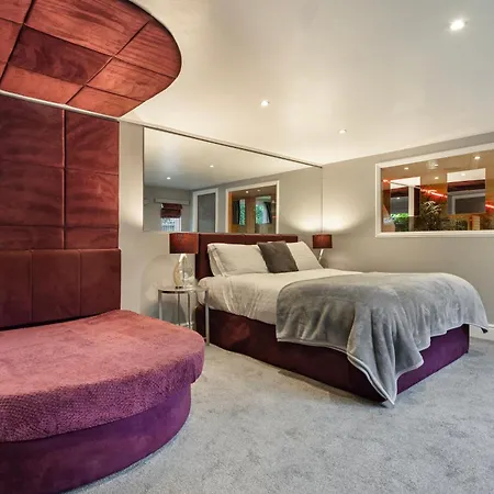 Aphrodites Group - Luxury Hot Tub In District! Hotel Bowness-on-Windermere