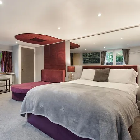 Aphrodites Group - Luxury Hot Tub In District! Hotel Bowness-on-Windermere