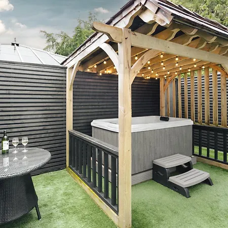 Aphrodites Group - Luxury Hot Tub In District! 5* Bowness-on-Windermere