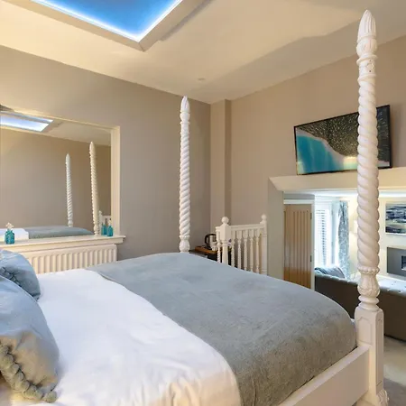 Aphrodites Group - Luxury Hot Tub In District! Hotel Bowness-on-Windermere