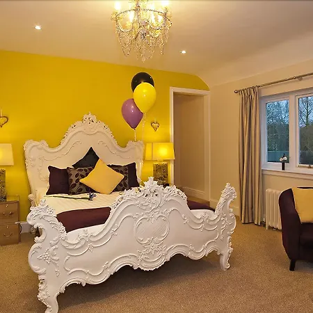 Aphrodites Group - Luxury Hot Tub In District! Hotel