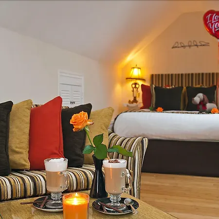 Aphrodites Group - Luxury Hot Tub In District! 酒店