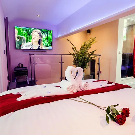 Aphrodites Group - Luxury Hot Tub In District! Hotel Bowness-on-Windermere