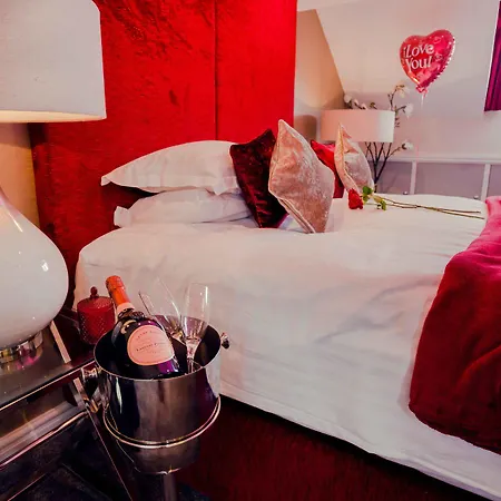 Hotel Aphrodites Group - Luxury Hot Tub In District!