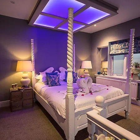 Hotel Aphrodites Group - Luxury Hot Tub In District!