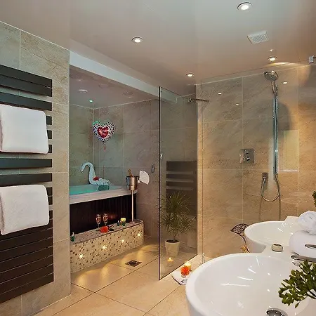 Hotel Aphrodites Group - Luxury Hot Tub In District! Bowness-on-Windermere