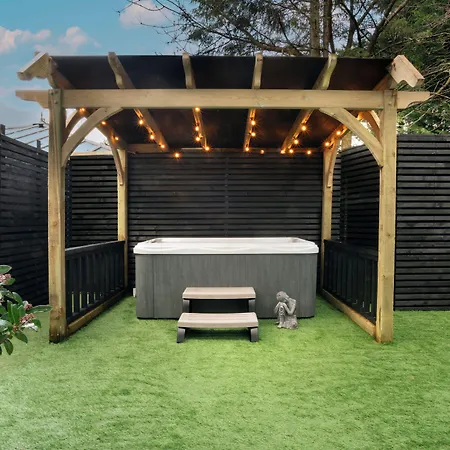 Hotel Aphrodites Group - Luxury Hot Tub In District! Bowness-on-Windermere