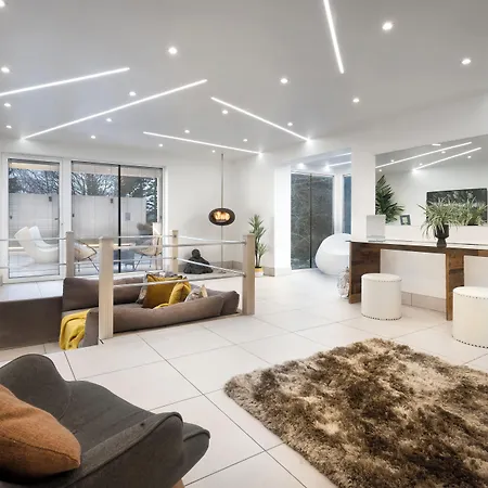 酒店 Aphrodites Group - Luxury Hot Tub In District! 鲍内斯温德米尔