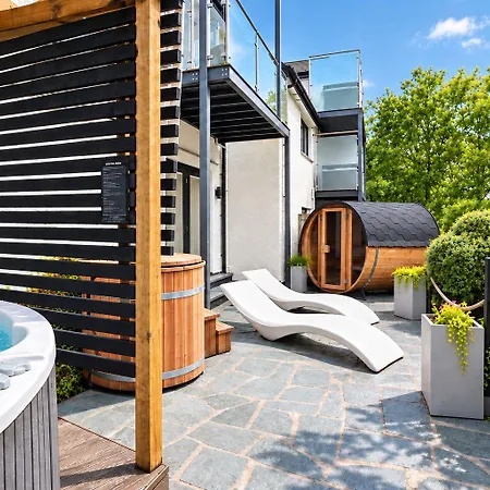 Hotel Aphrodites Group - Luxury Hot Tub In District!