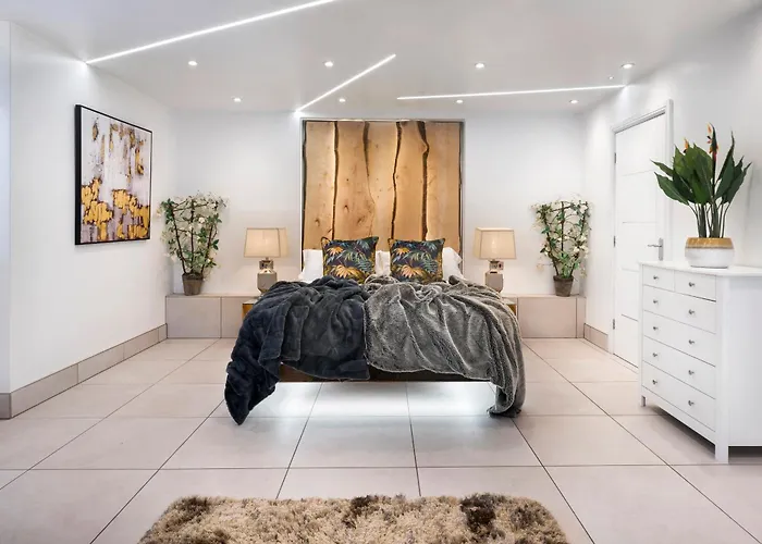 Hotel Aphrodites Group - Luxury Hot Tub In District! Bowness-on-Windermere