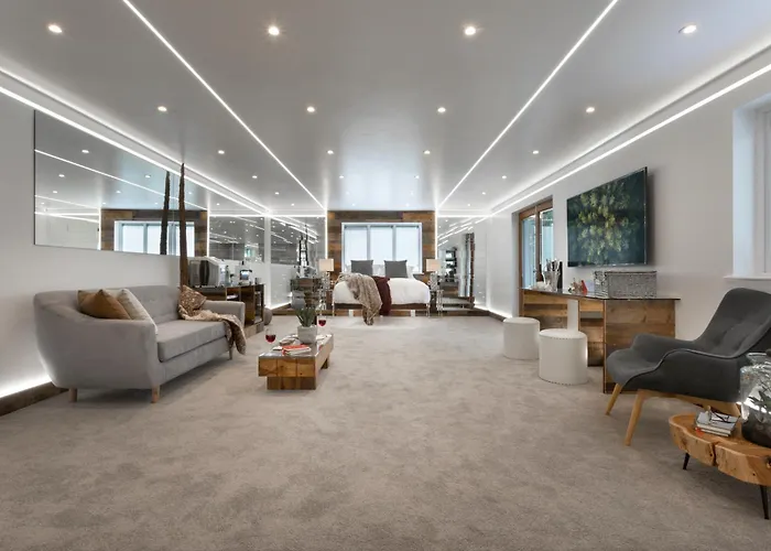 Hotel Aphrodites Group - Luxury Hot Tub In District!