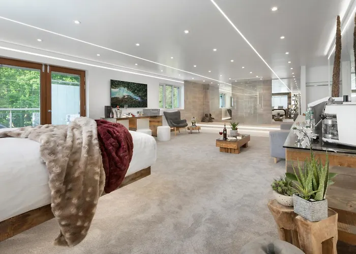 Aphrodites Group - Luxury Hot Tub In District! Hotel 5*