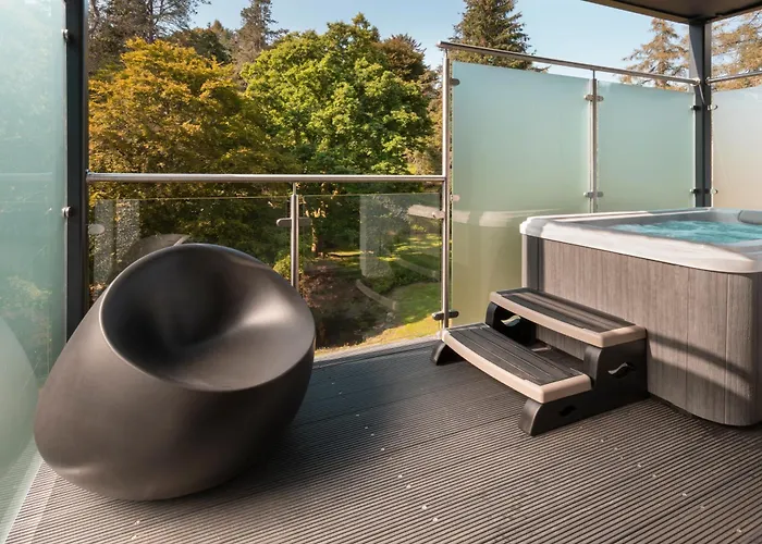 Hotel Aphrodites Group - Luxury Hot Tub In District!