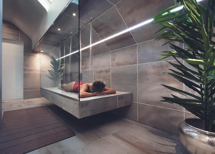 Hotel Aphrodites Group - Luxury Hot Tub In District!