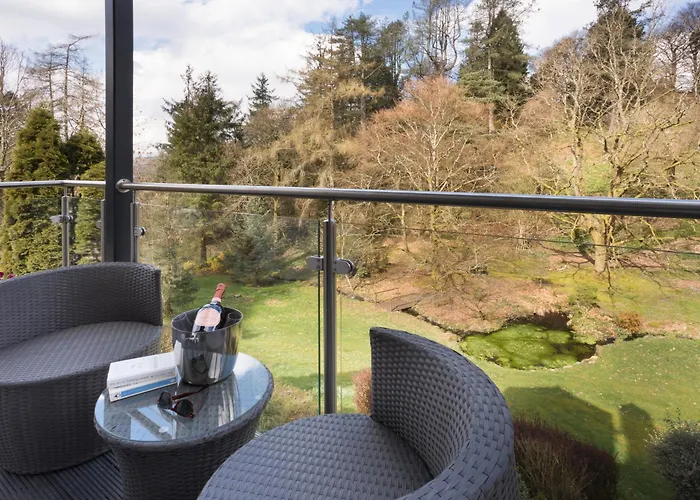 Aphrodites Group - Luxury Hot Tub In District! 5*