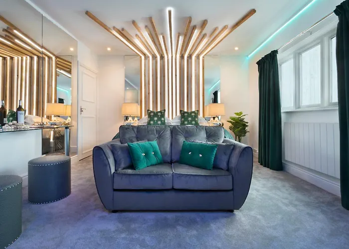 Aphrodites Group - Luxury Hot Tub In District! 5*