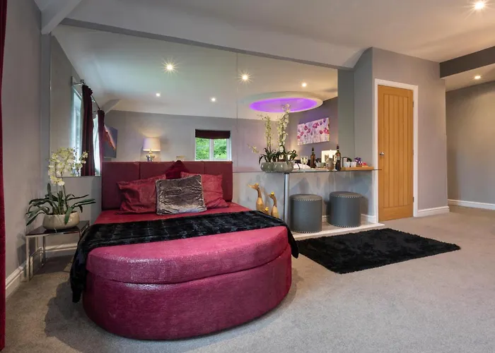 Hotel Aphrodites Group - Luxury Hot Tub In District!